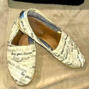 Discontinued design live your dream tons shoes 7.5